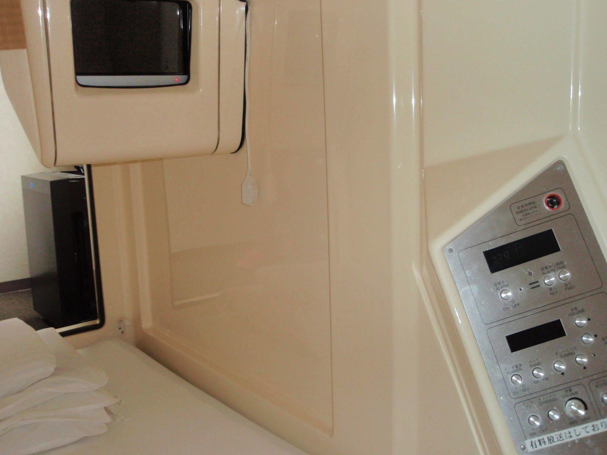 Capsule Hotel Kobe Sannomiya (Adults Only) Ngoại thất bức ảnh